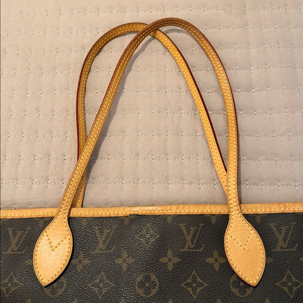 Authentic Louis Vuitton never full monogram MM - Picture 11 of 17
